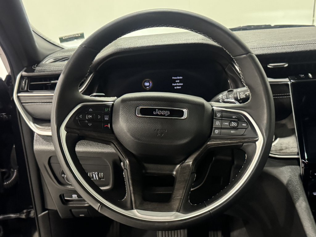 Used 2025 Jeep Grand Cherokee L Limited AWD/4WD image 4