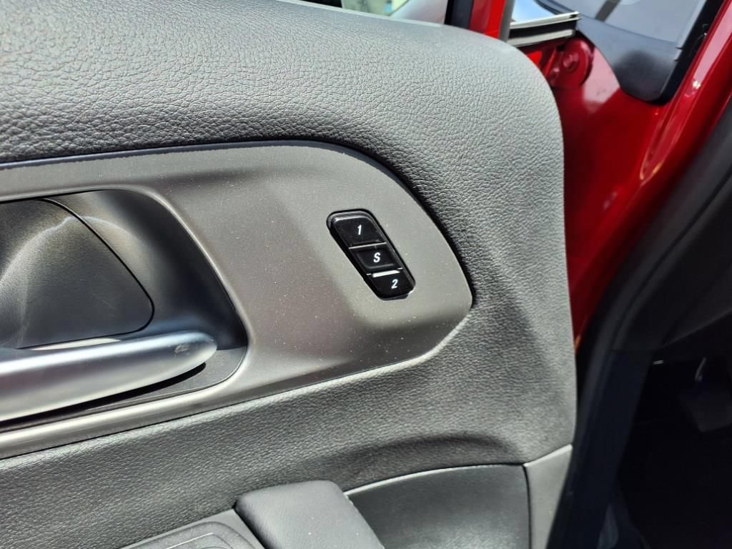 Used 2026 Chrysler Pacifica Select FWD image 12