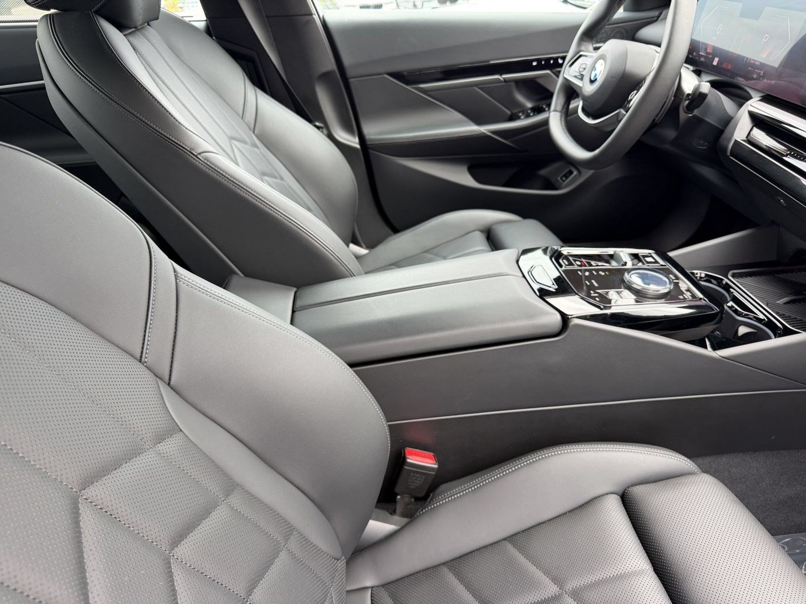 Used 2026 BMW 530i RWD image 31