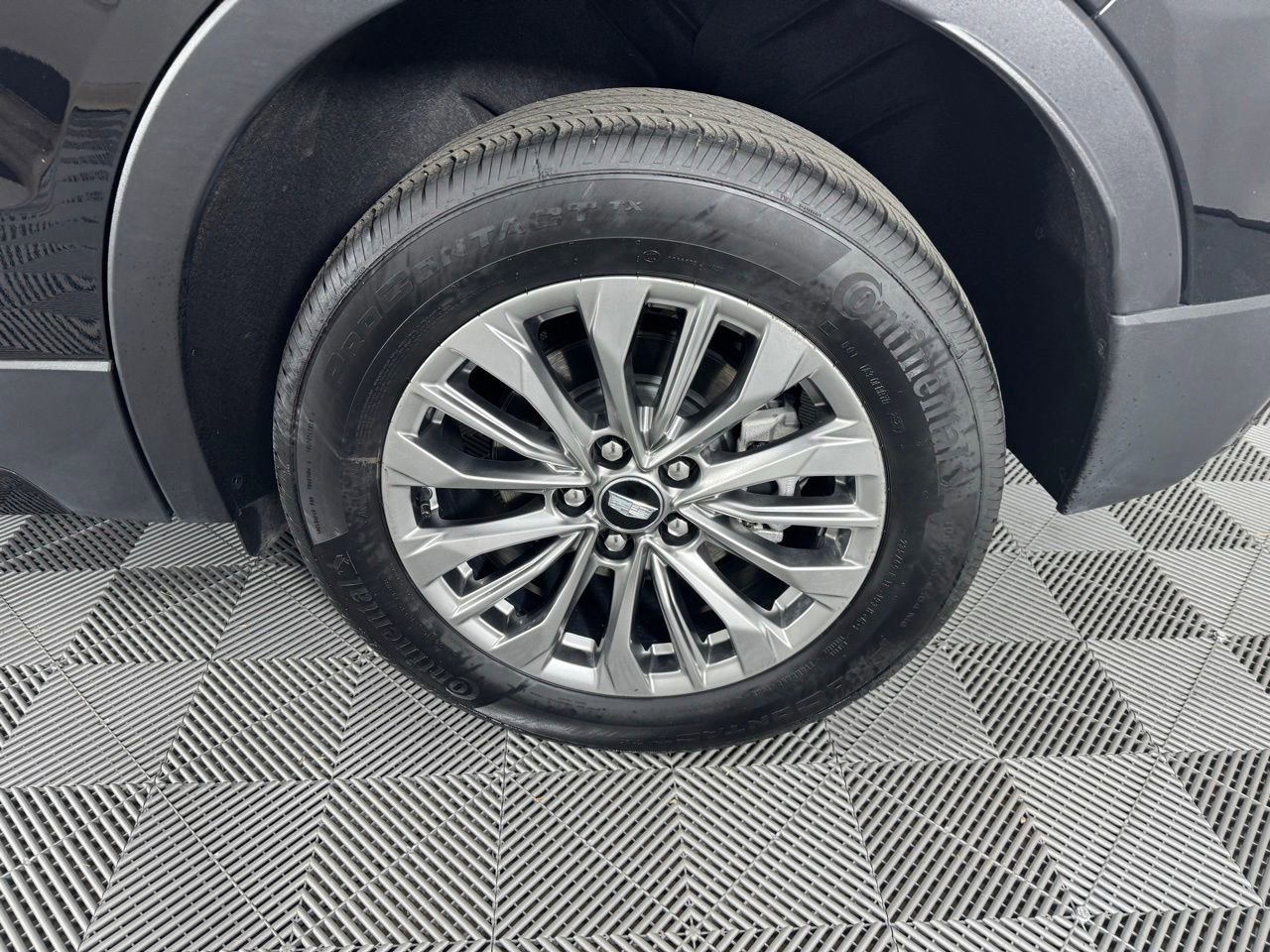 Used 2025 Cadillac XT4 Premium Luxury image 35