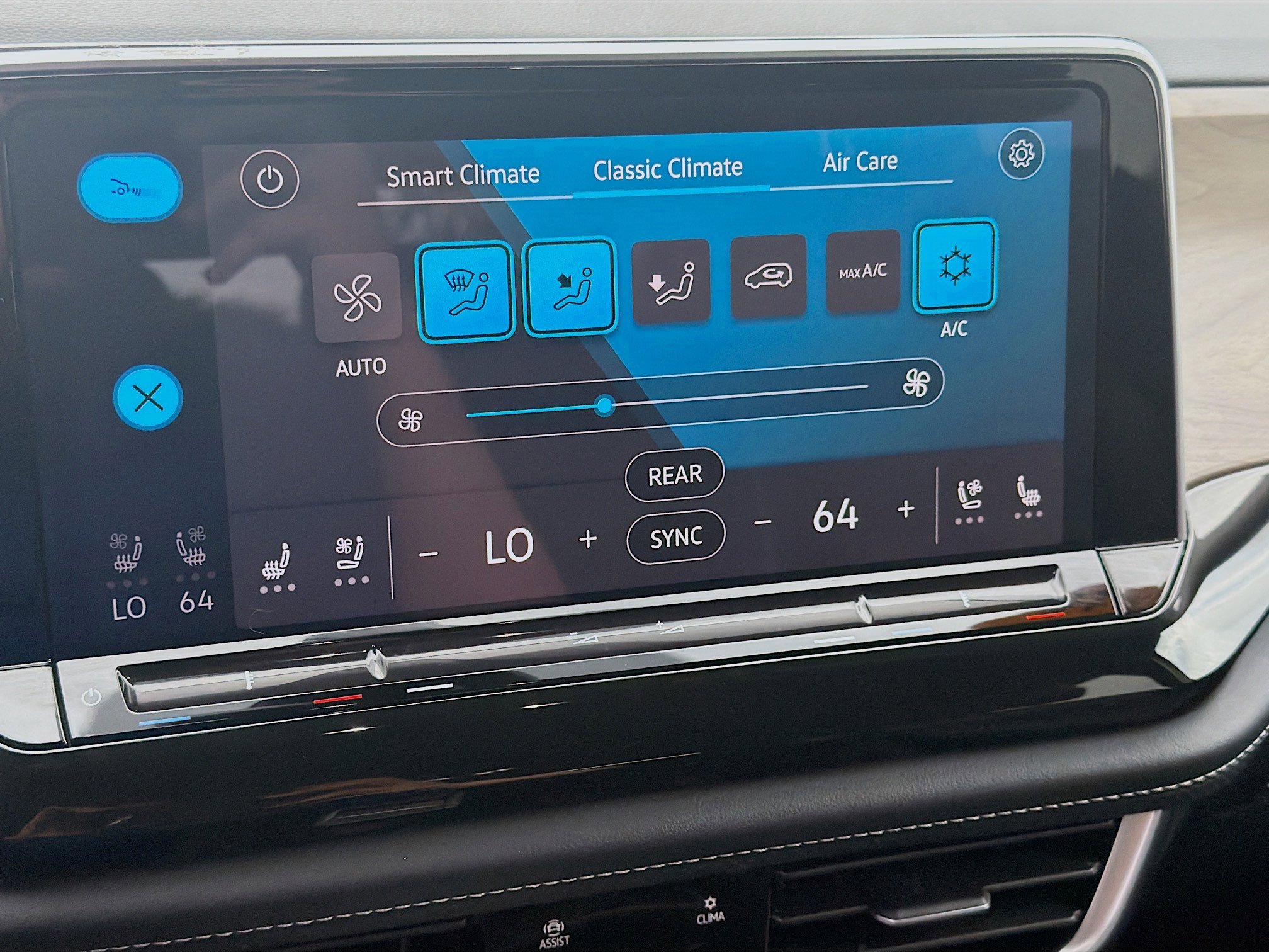 Used 2024 Volkswagen Atlas SE image 14