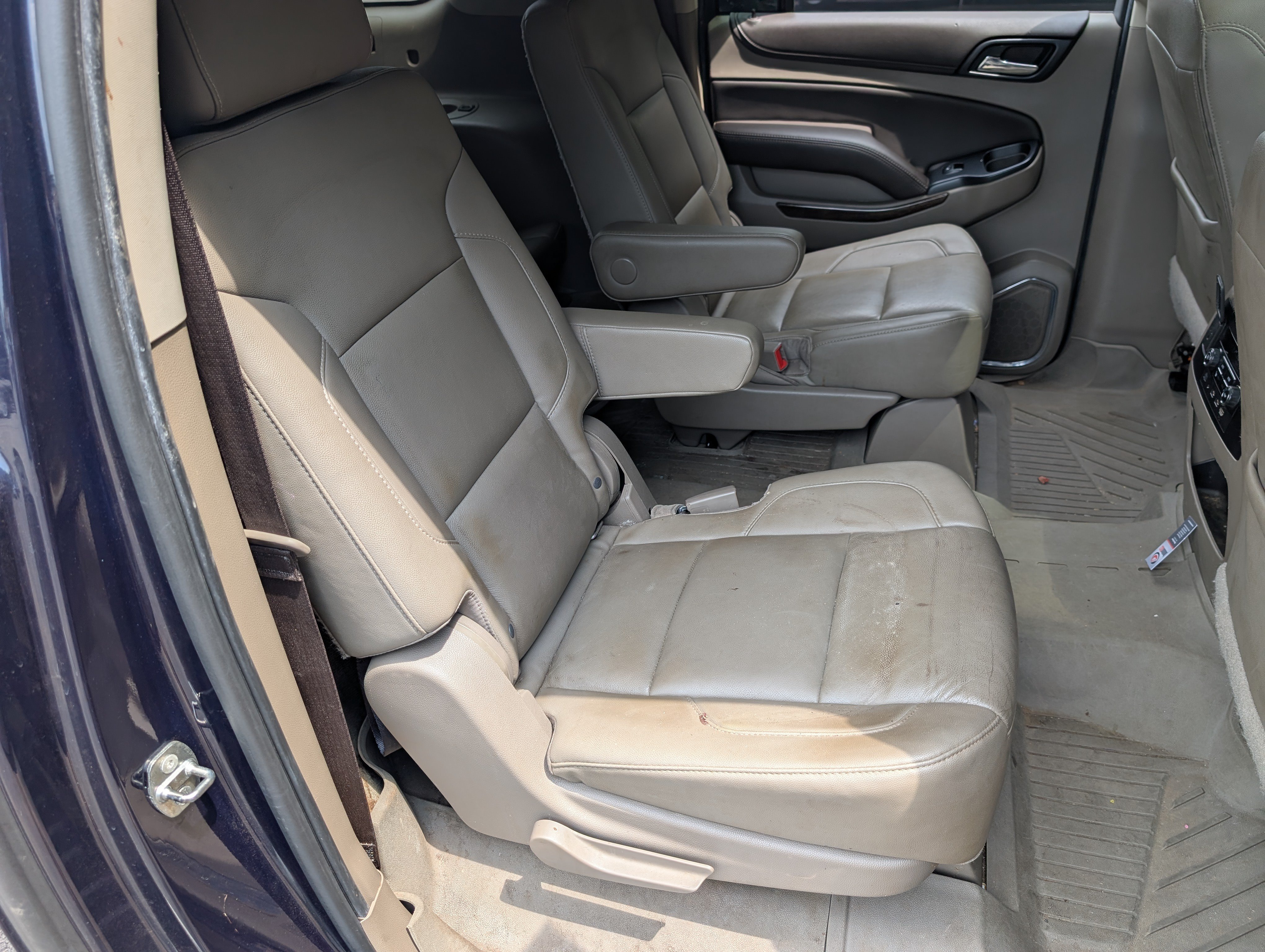 Used 2018 Chevrolet Suburban LT w/ LT Signature Package RWD image 21