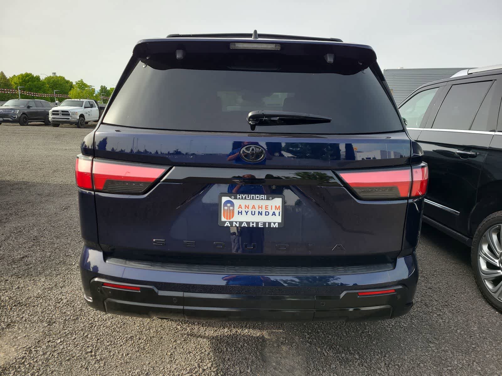 Used 2025 Toyota Sequoia Platinum AWD/4WD image 12