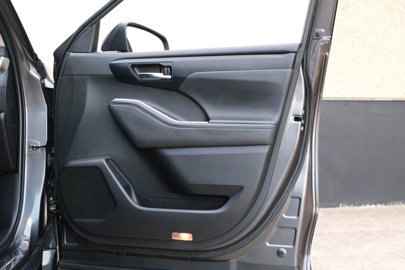 Used 2022 Toyota Highlander XLE image 32