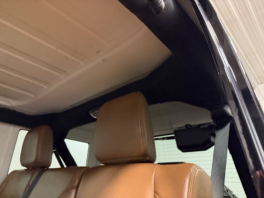 Used 2015 Jeep Wrangler Unlimited Sahara w/ Connectivity Group AWD/4WD image 9