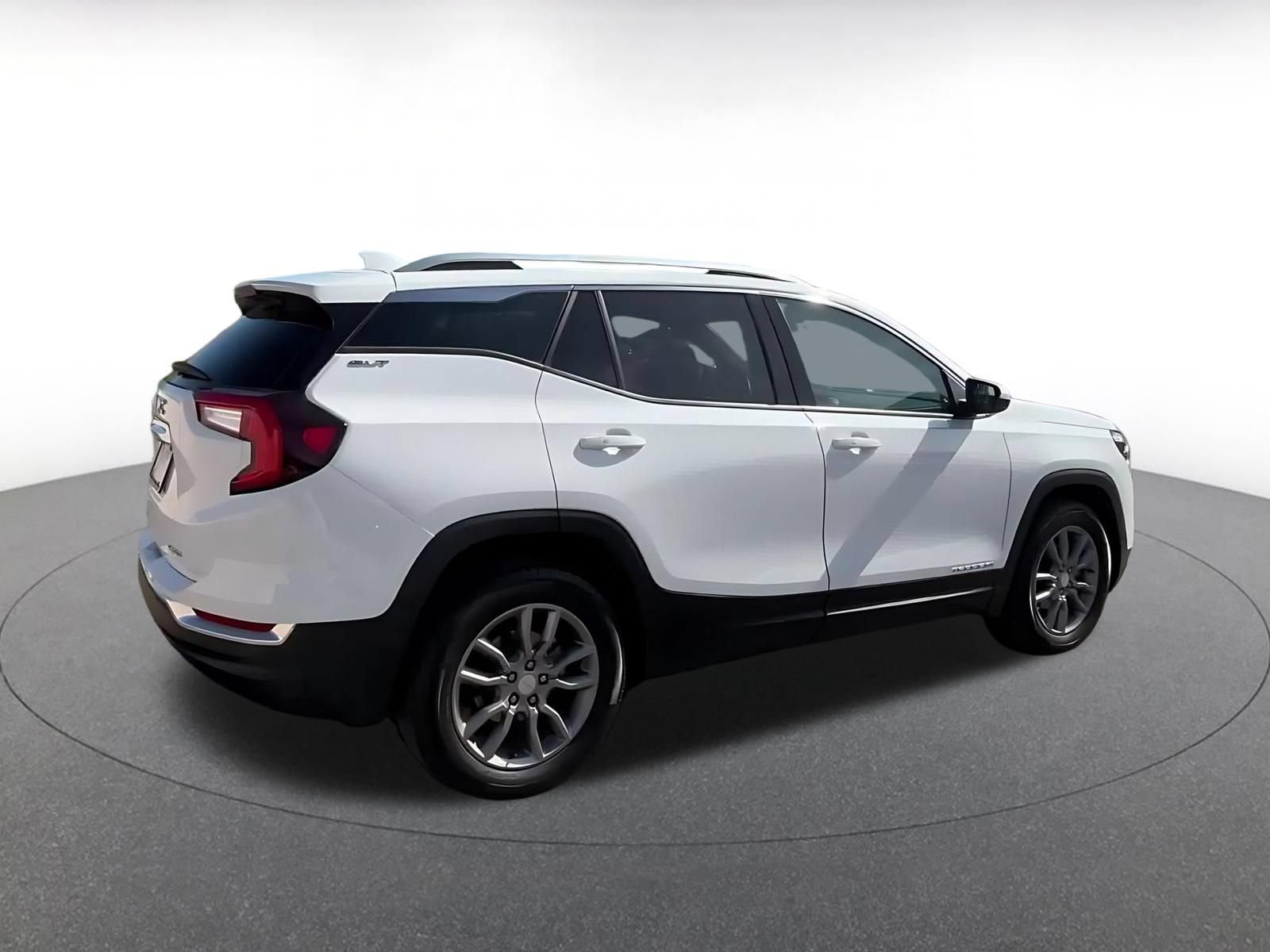 Used 2024 GMC Terrain SLT AWD/4WD image 15
