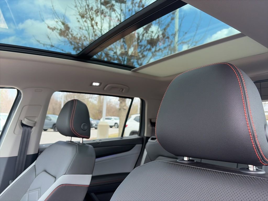 Used 2025 Volkswagen Atlas Peak Edition SE AWD/4WD image 22