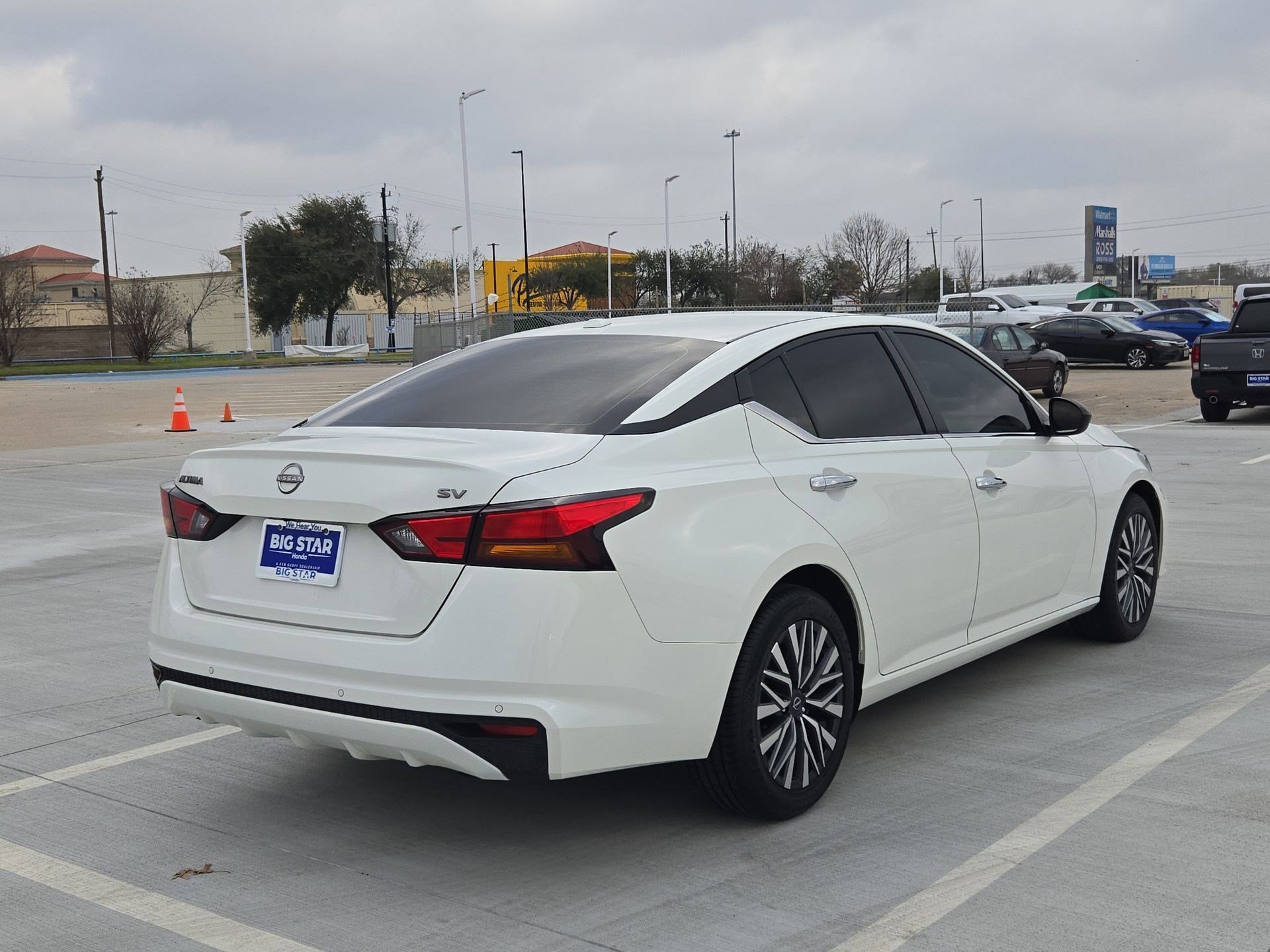 Used 2024 Nissan Altima 2.5 SV image 3