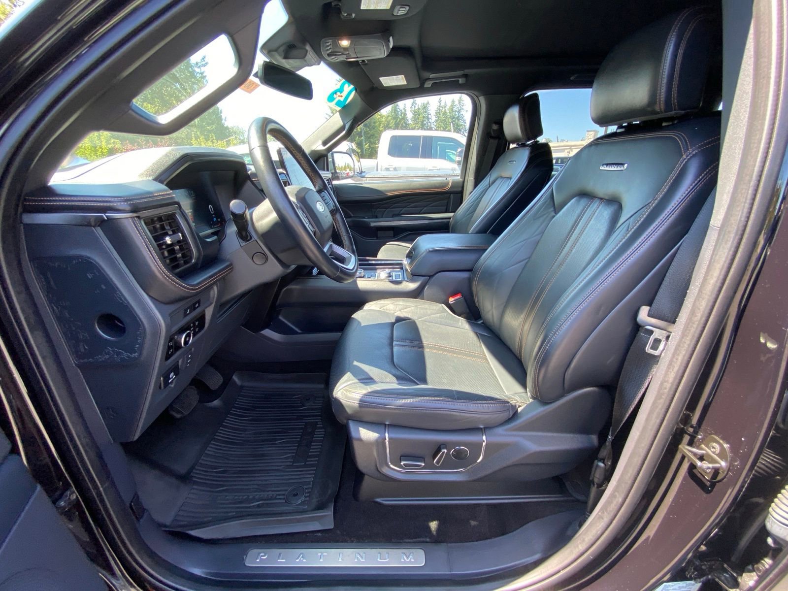 Used 2023 Ford Expedition Platinum image 10