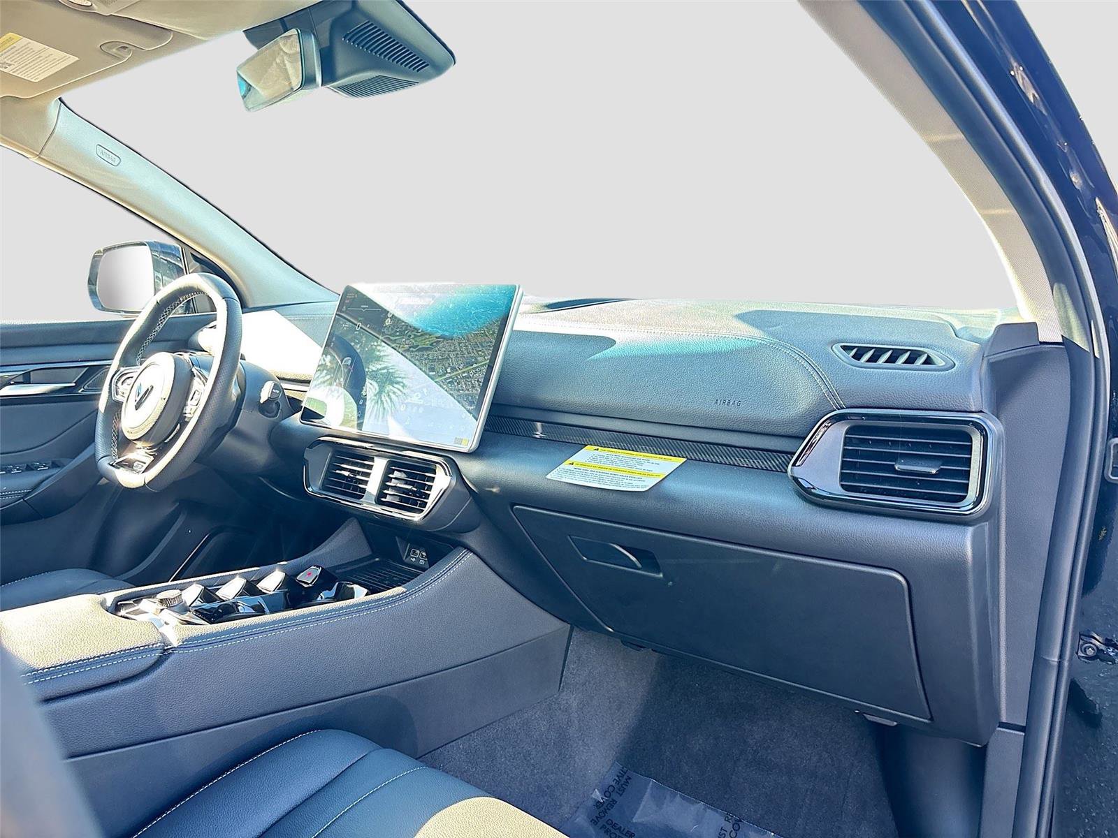 New 2025 VinFast VF 8 Eco image 29