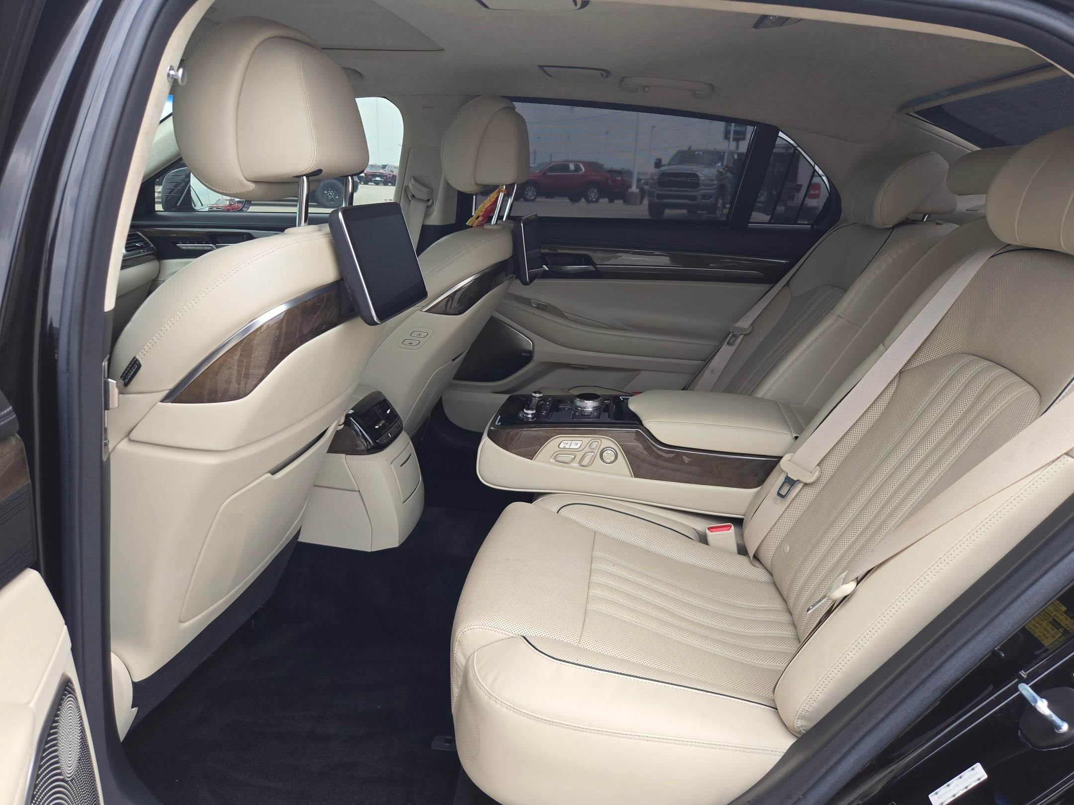 Used 2018 Genesis G90 5.0 Ultimate image 13