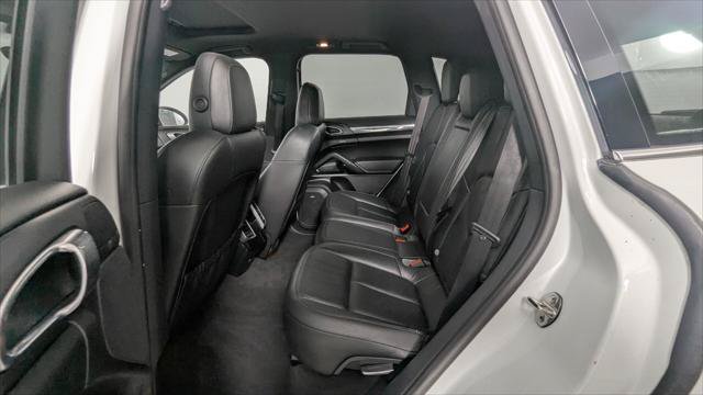 Used 2014 Porsche Cayenne Platinum Edition AWD/4WD image 15