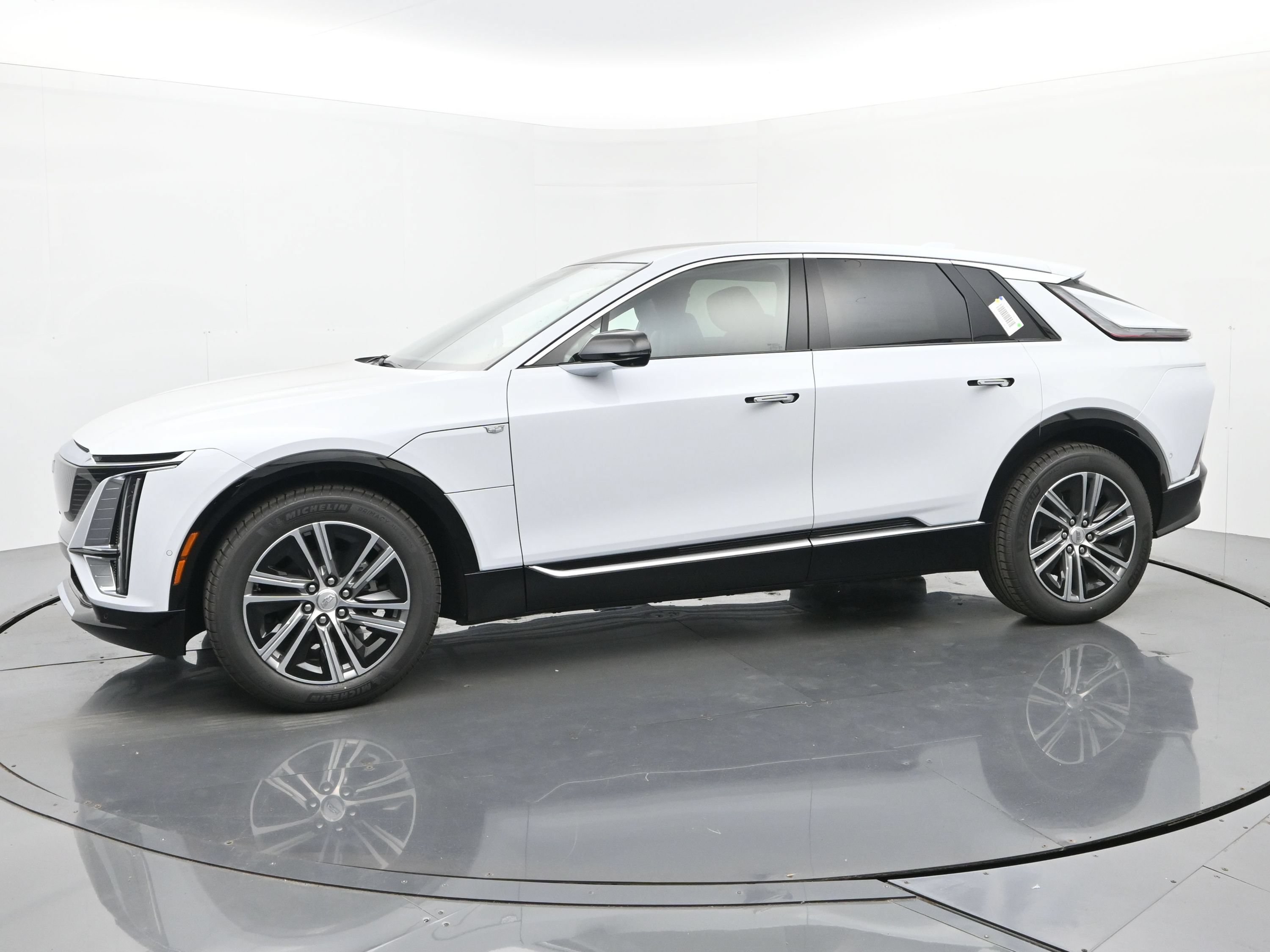 New 2026 Cadillac Lyriq Luxury w/ LPO, Floor Liner Package AWD/4WD image 2