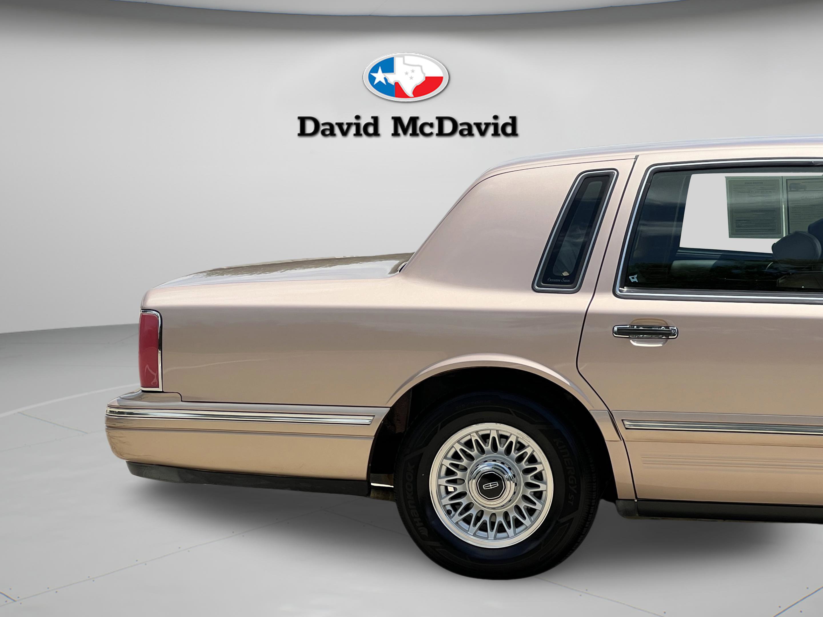 Used 1996 Lincoln Town Car Executive RWD image 32