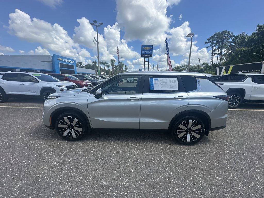 Used 2025 Mitsubishi Outlander SE FWD image 13
