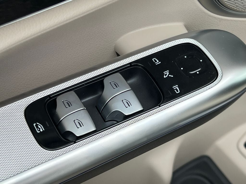 New 2027 Mercedes-Benz GLC 300 4MATIC image 16