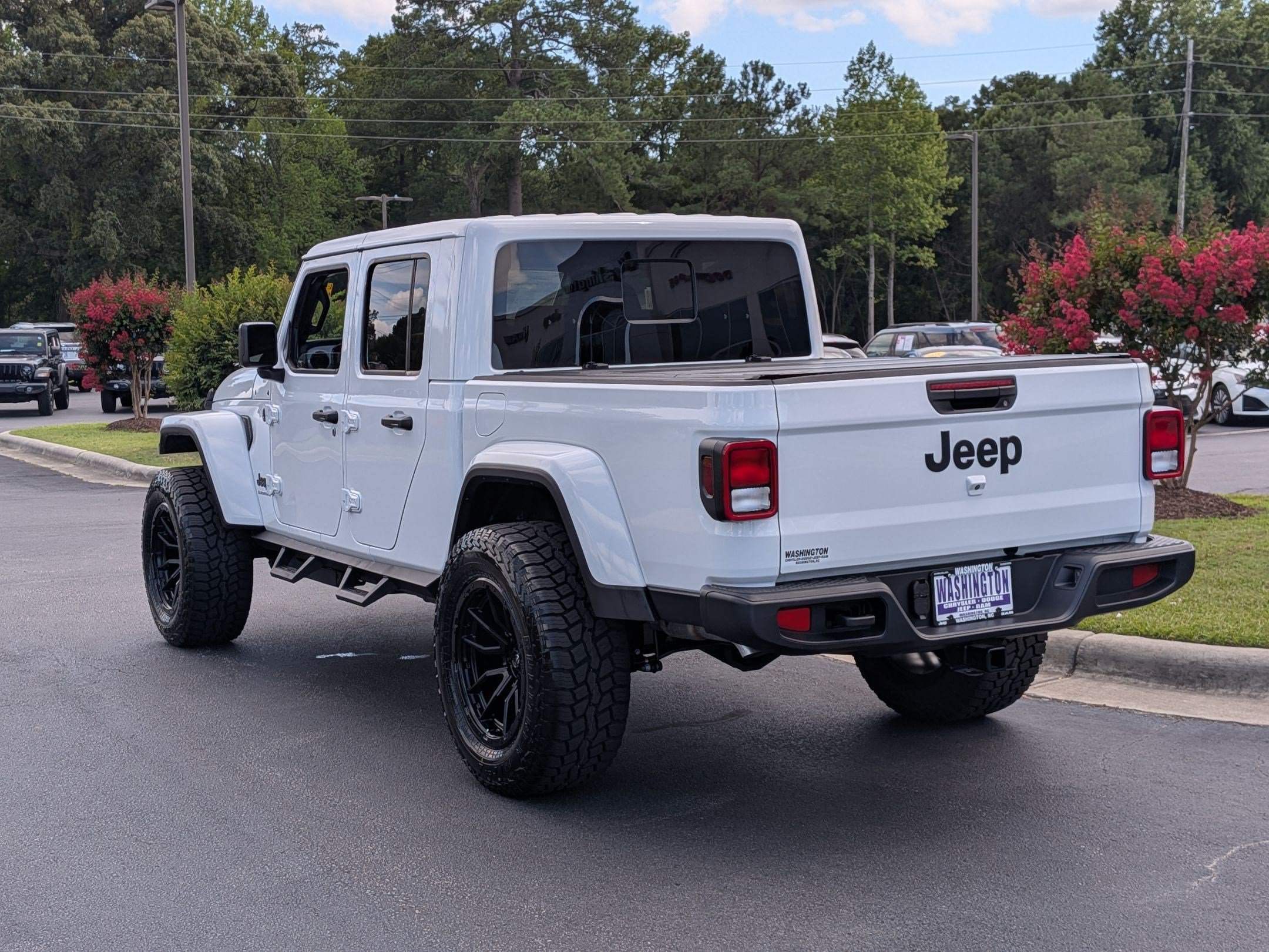 New 2026 Jeep Gladiator Sport AWD/4WD image 7