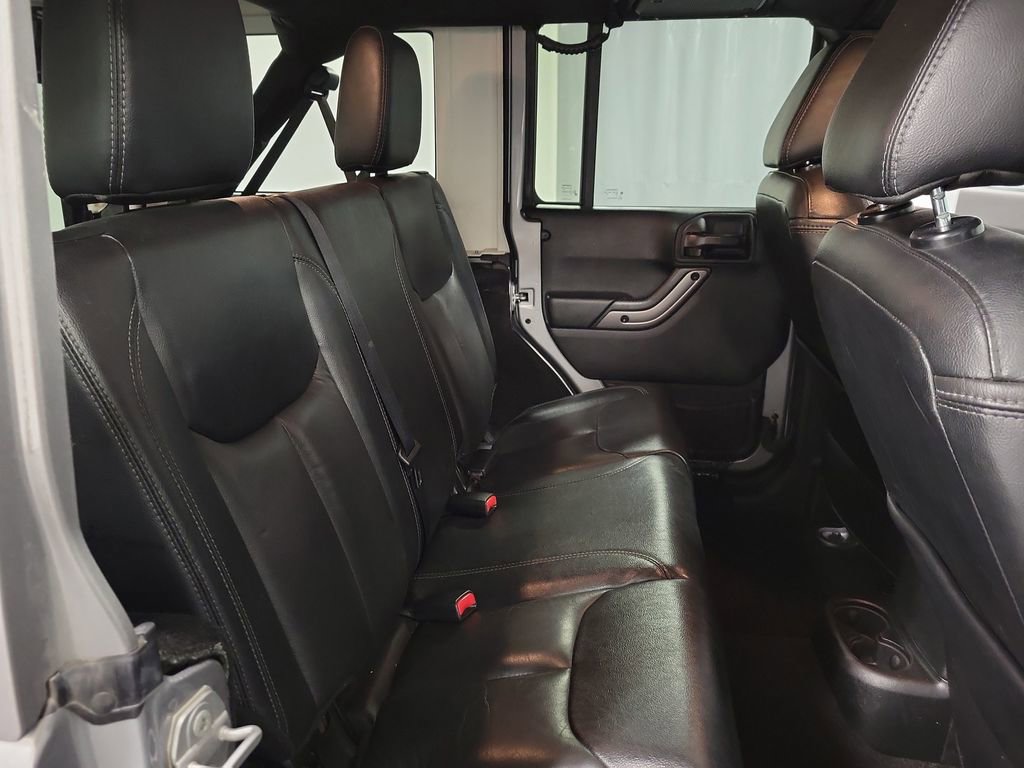 Used 2018 Jeep Wrangler Unlimited Sahara image 22
