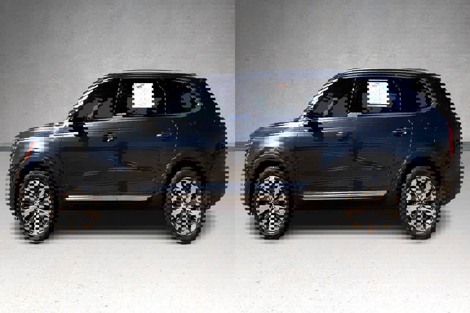 Certified 2022 Kia Telluride S image 3