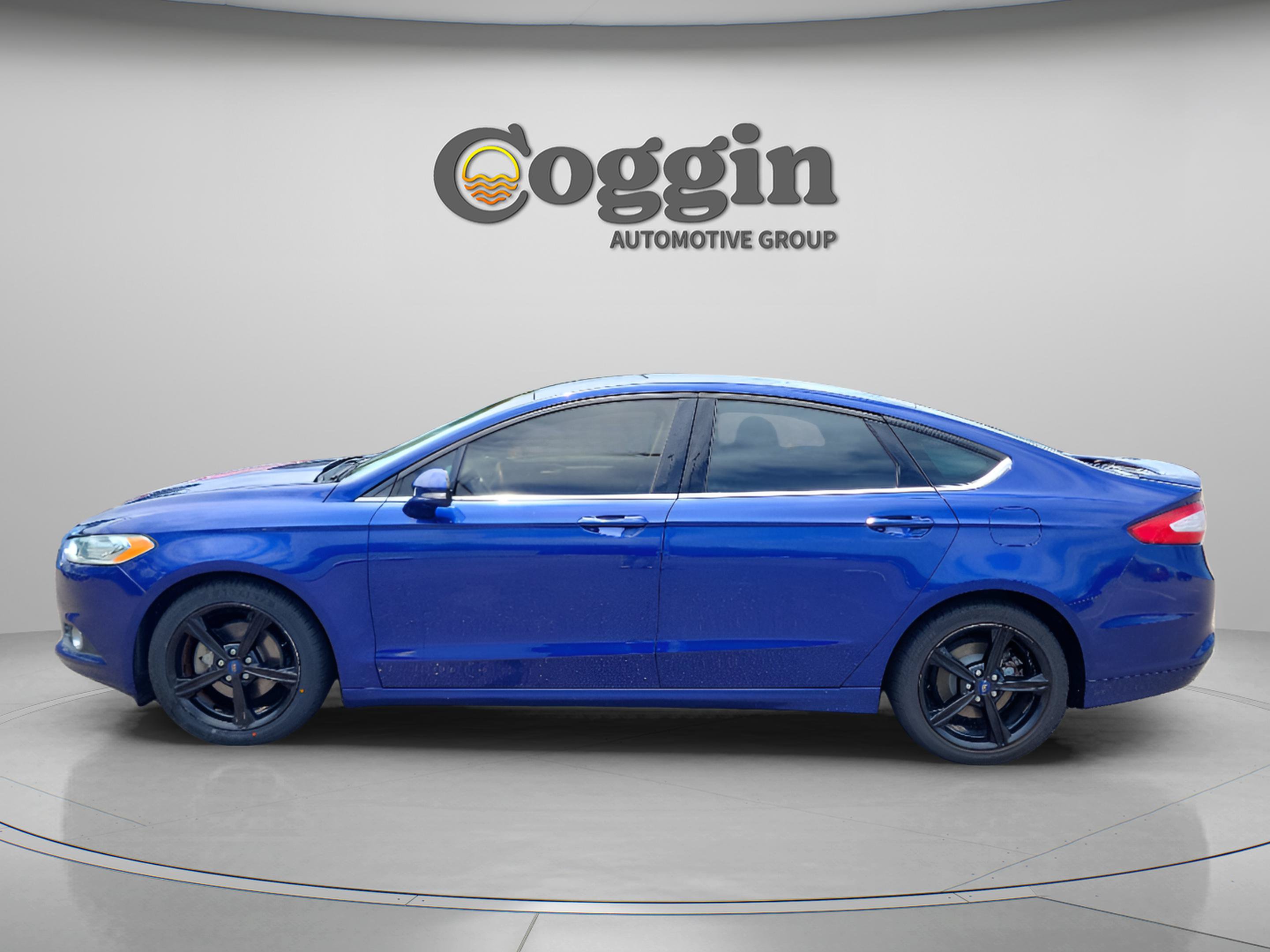Used 2016 Ford Fusion SE FWD image 2