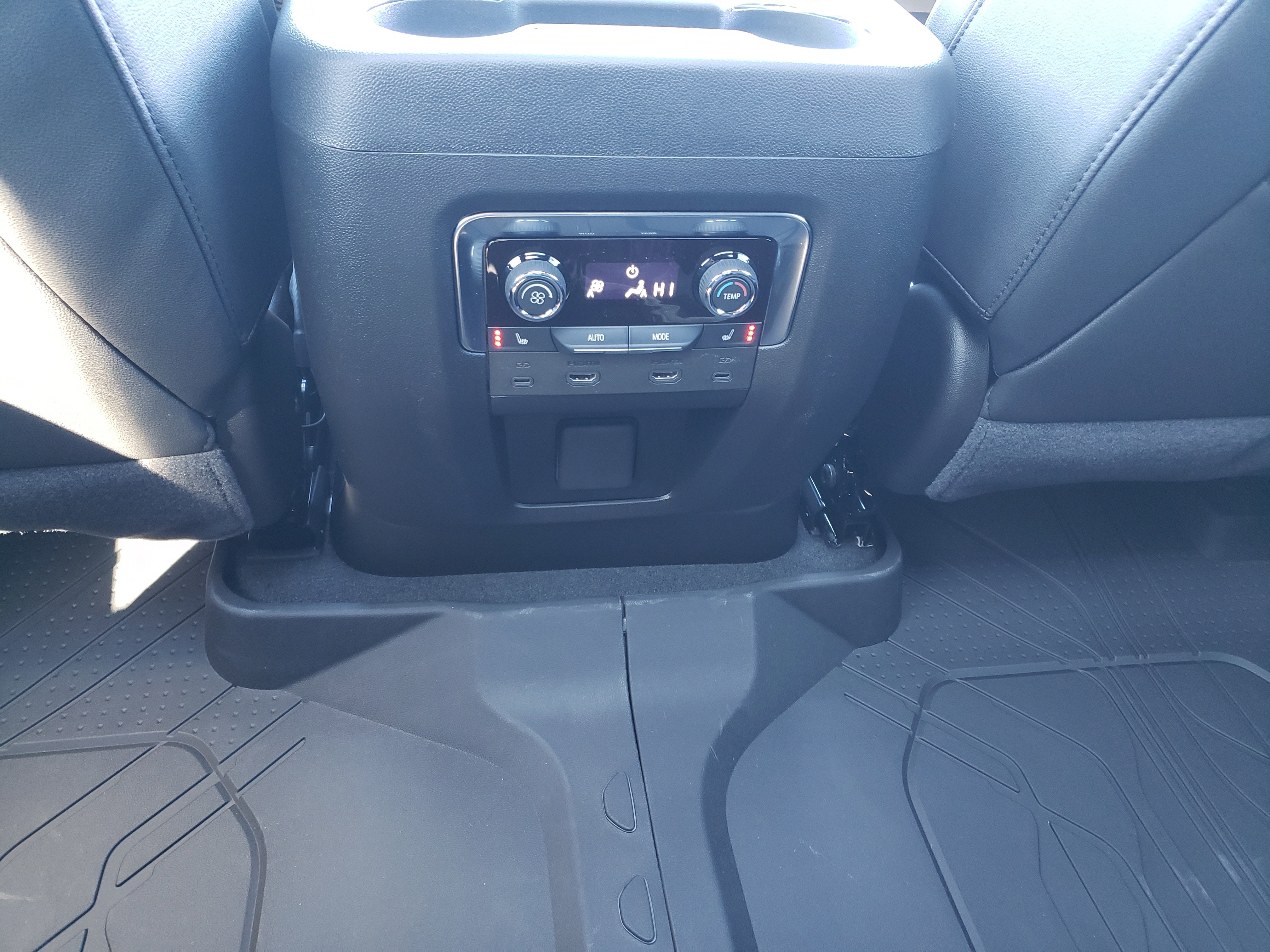 New 2026 Chevrolet Suburban Premier image 33