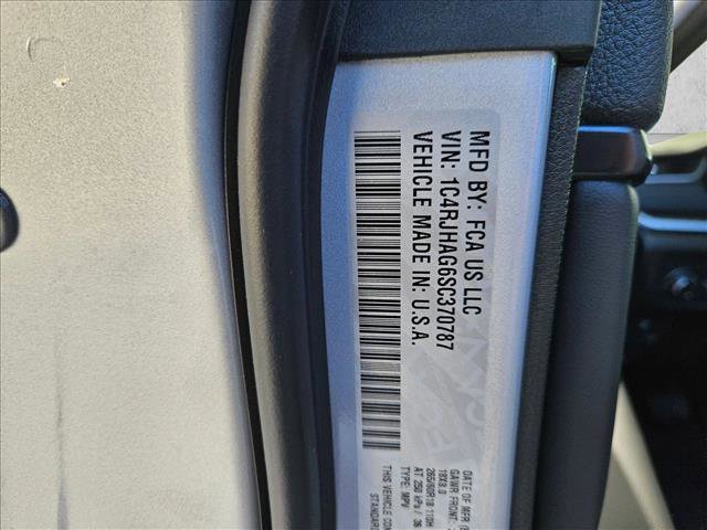 New 2025 Jeep Grand Cherokee Laredo image 16