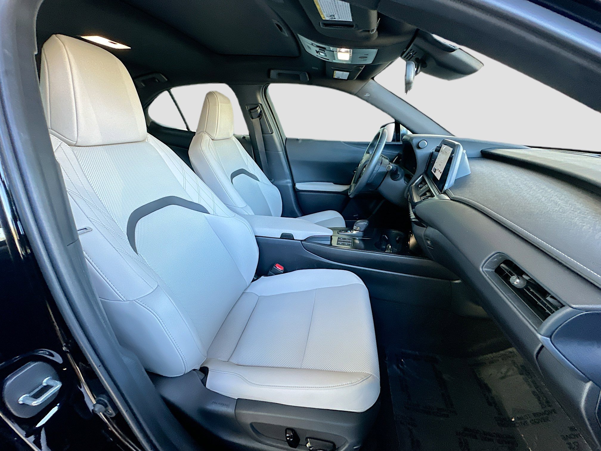 Used 2025 Lexus UX 300h FWD image 28