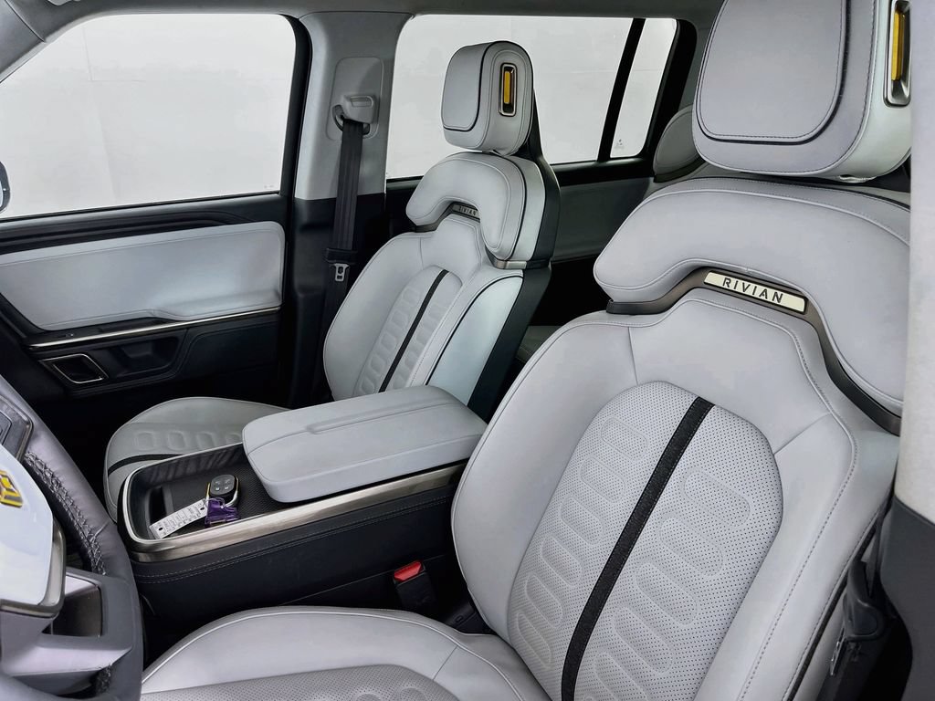 Used 2024 Rivian R1S Adventure AWD/4WD image 28