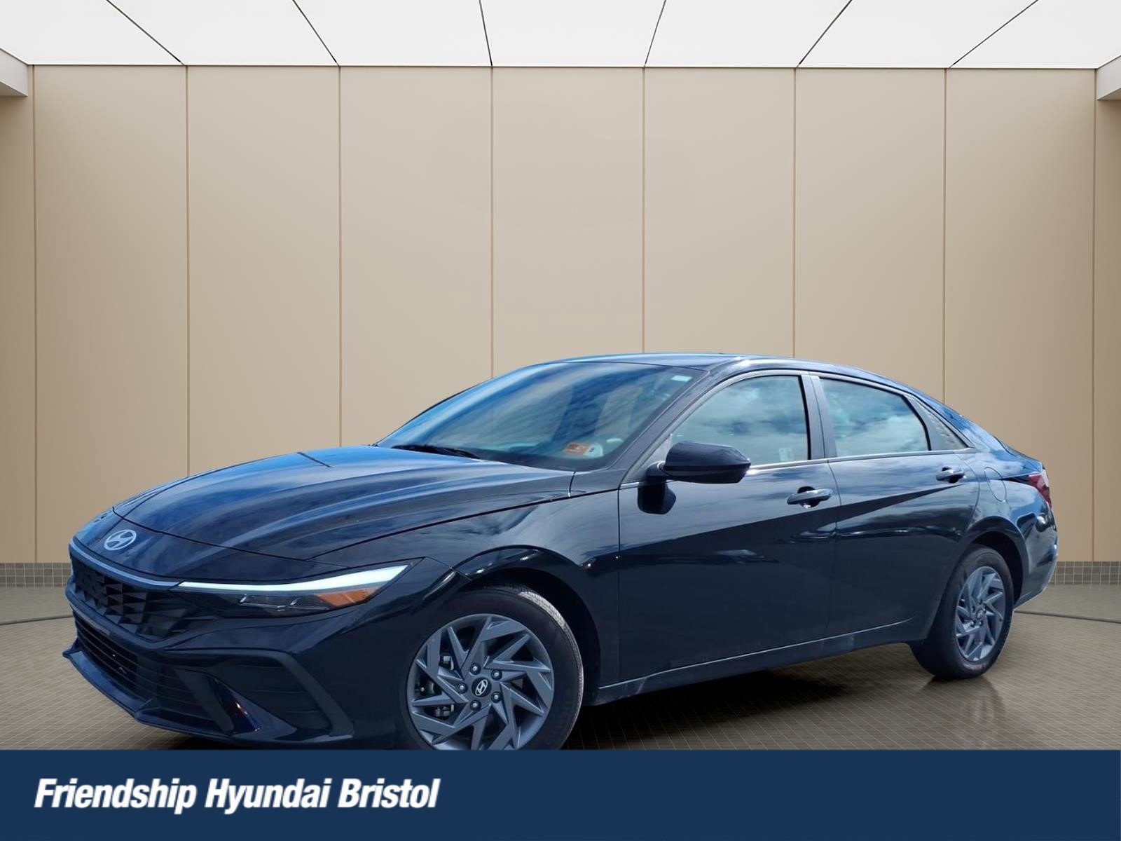 Used 2024 Hyundai Elantra SEL image 1