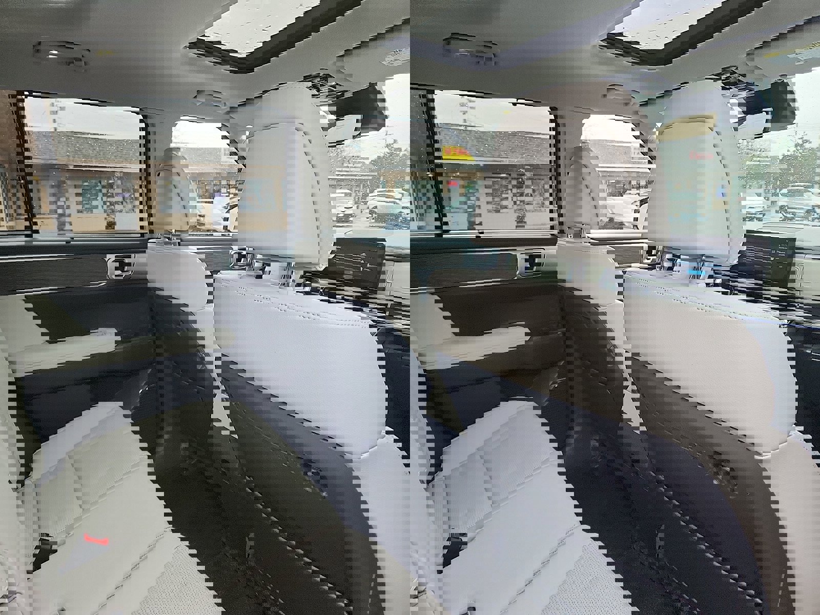 Used 2025 Hyundai Santa Fe Limited image 30