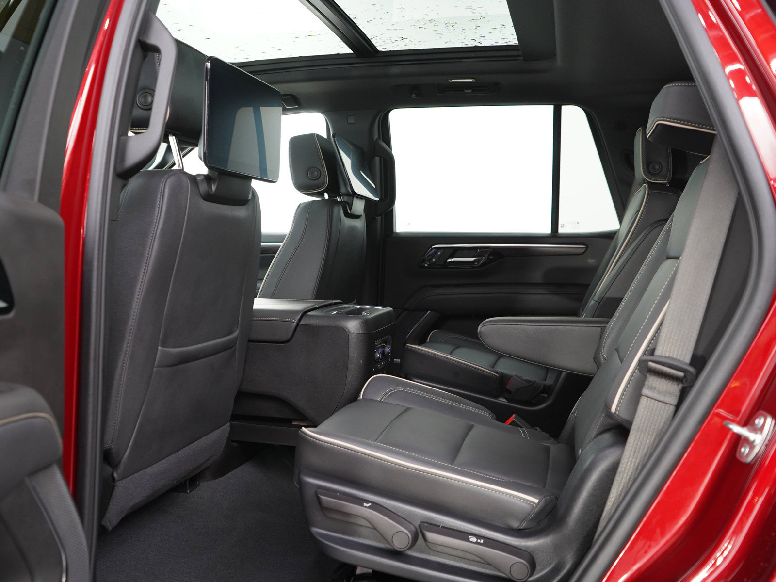 Used 2025 Chevrolet Tahoe Premier AWD/4WD image 21