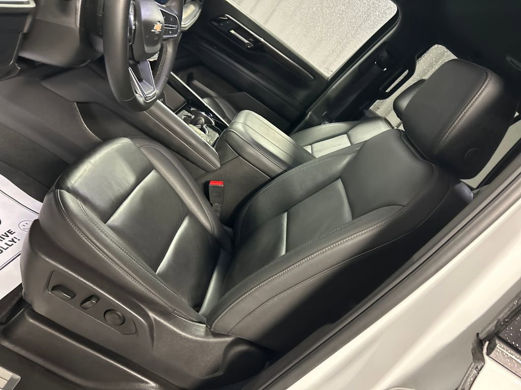 Used 2025 Chevrolet Tahoe LT AWD/4WD image 12