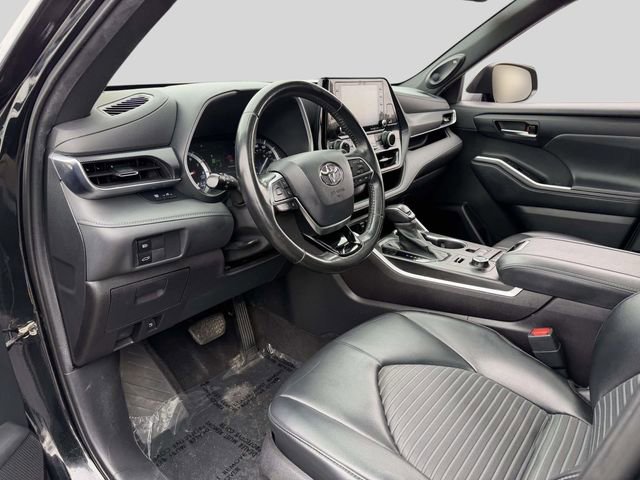 Used 2021 Toyota Highlander XSE AWD/4WD image 11