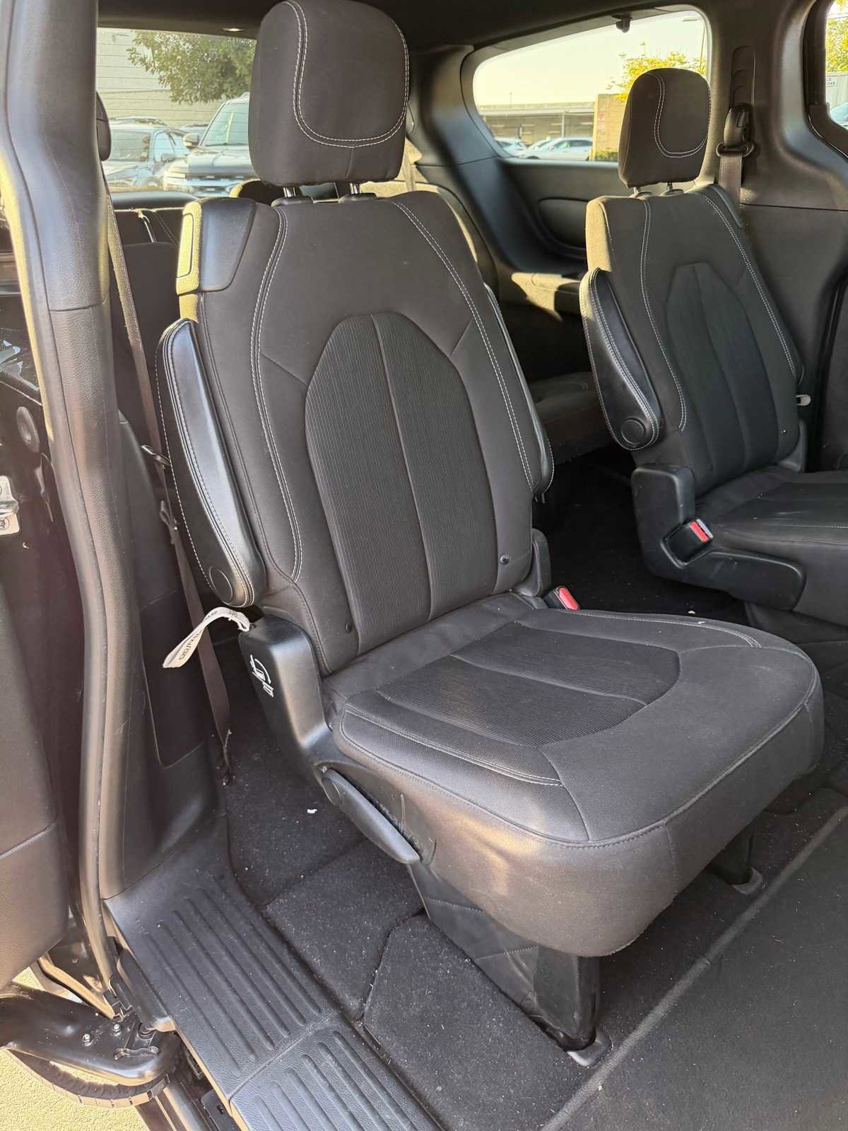 Used 2019 Chrysler Pacifica Touring Plus w/ S Appearance Package image 12