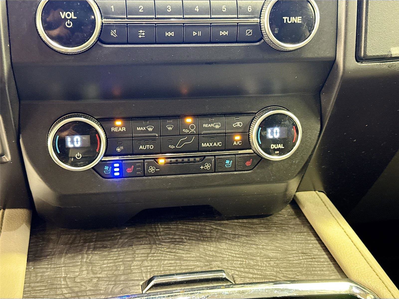 Used 2019 Ford Expedition Limited w/ Equipment Group 302A RWD image 16