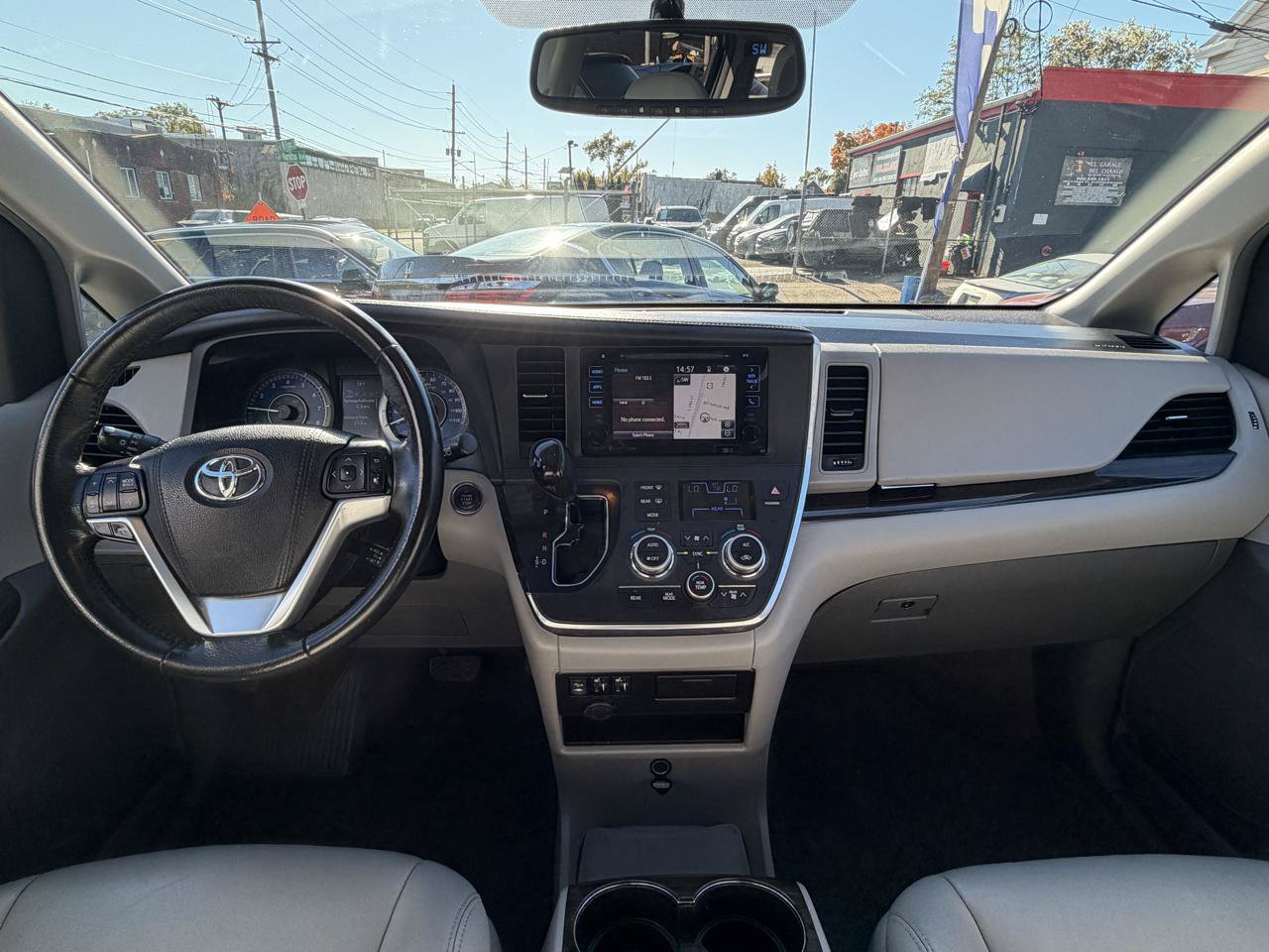 Used 2017 Toyota Sienna XLE w/ XLE Navigation Package FWD image 31