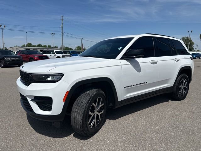 Used 2025 Jeep Grand Cherokee Altitude image 31