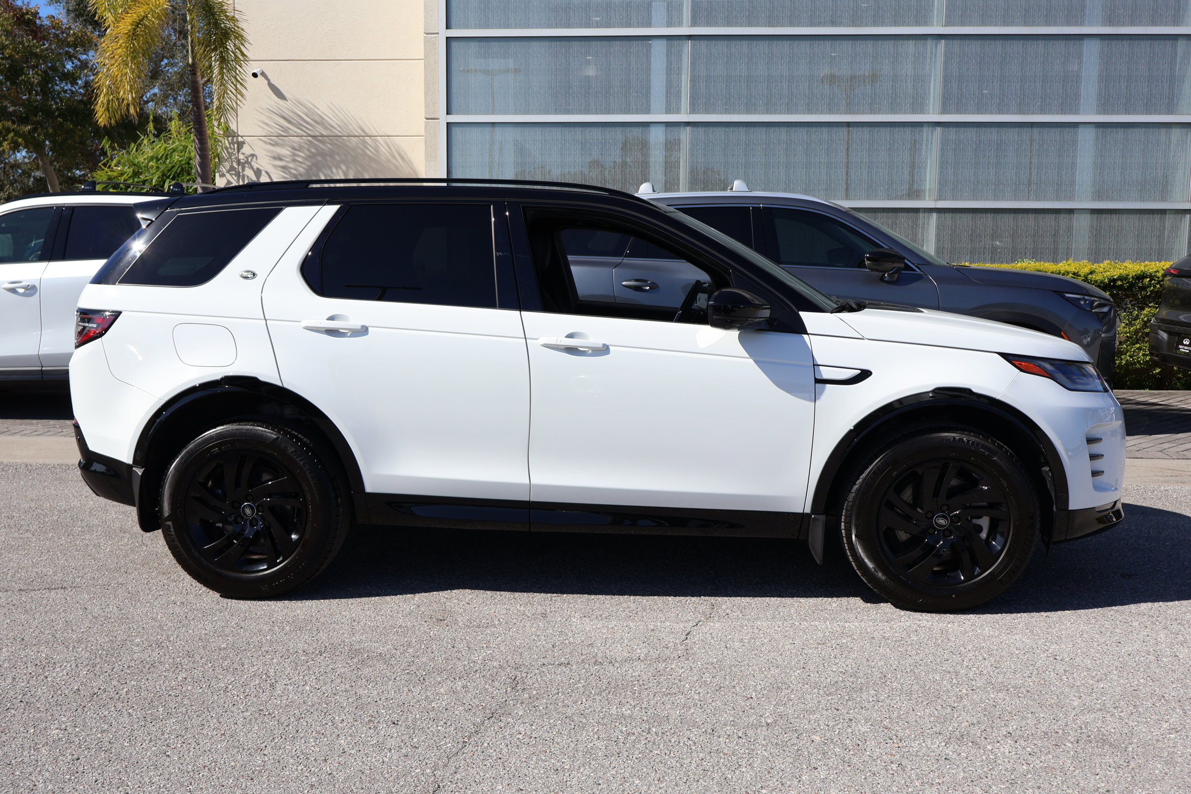 Used 2024 Land Rover Discovery Sport Dynamic SE image 10