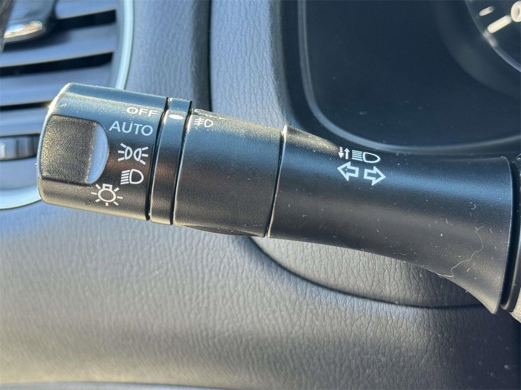 Used 2019 Nissan Pathfinder SV image 20