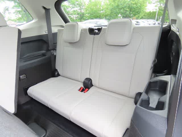 Used 2021 Volkswagen Tiguan SEL w/ 3rd Row Seat Package AWD/4WD image 15