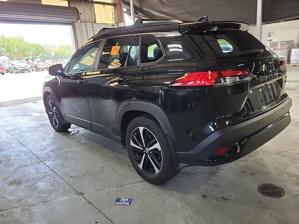 Used 2023 Toyota Corolla Cross AWD Hybrid w/ Convenience Package image 3
