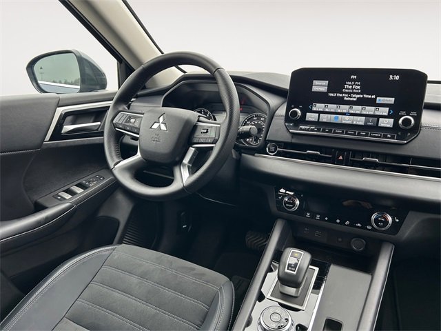 Used 2024 Mitsubishi Outlander SE image 10