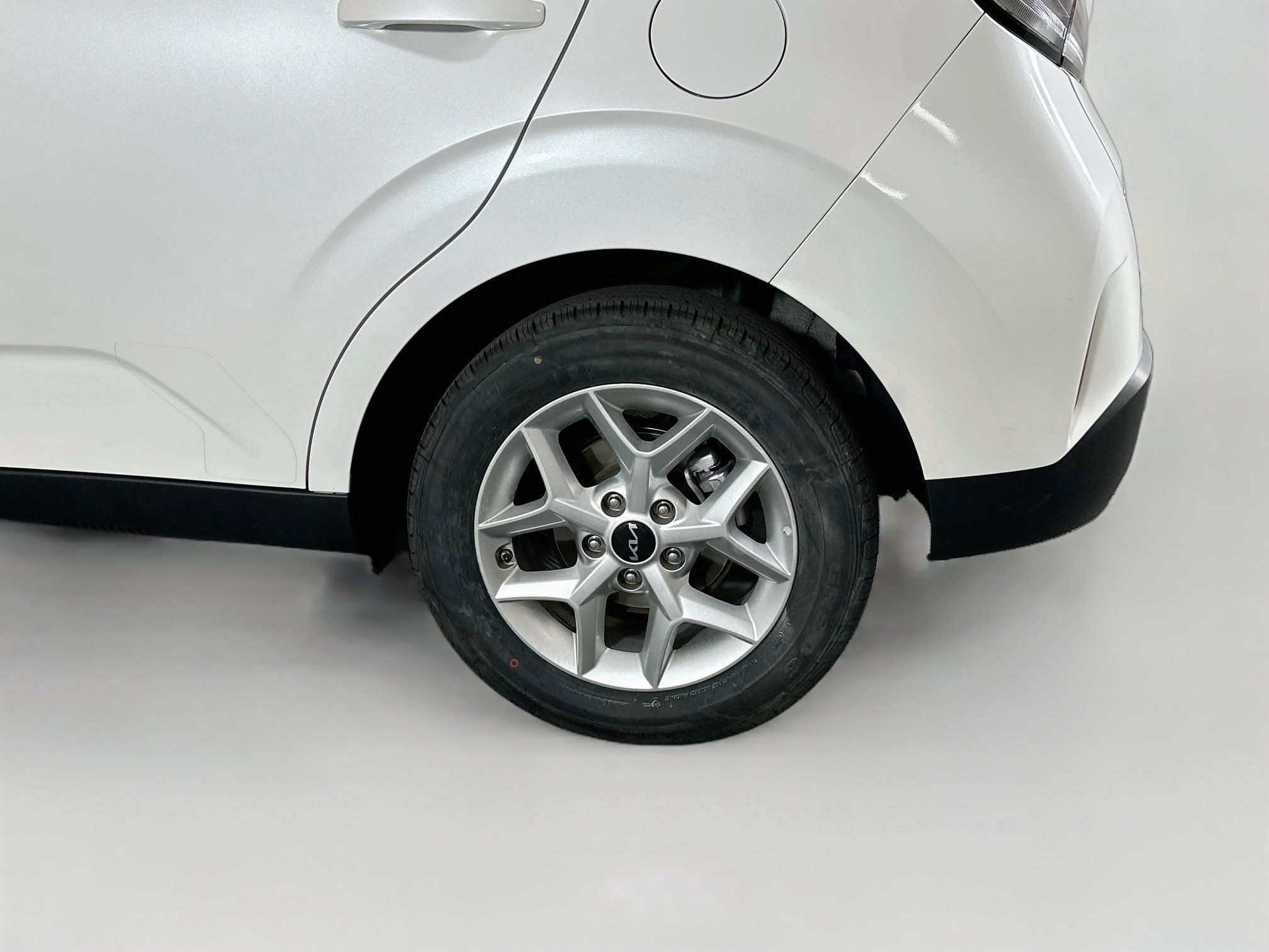 Used 2025 Kia Soul LX w/ LX Technology Package FWD image 11