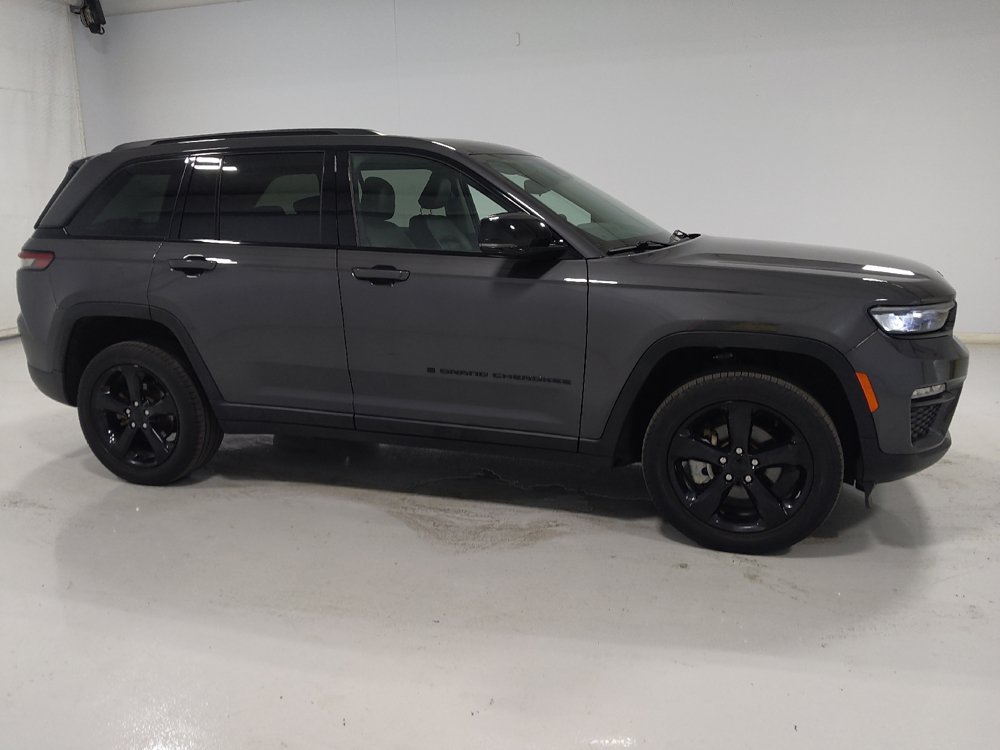 Used 2023 Jeep Grand Cherokee Limited w/ Black Appearance Package AWD/4WD image 11
