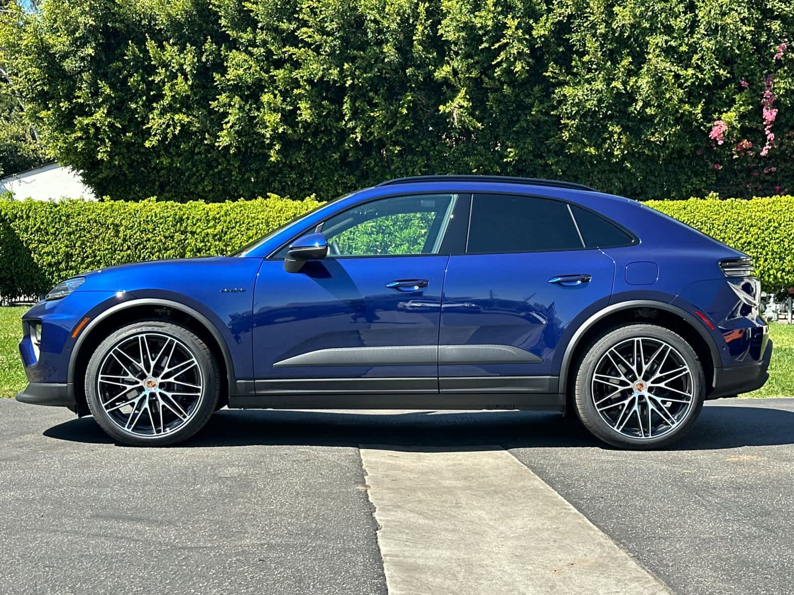 New 2026 Porsche Macan Electric RWD image 2