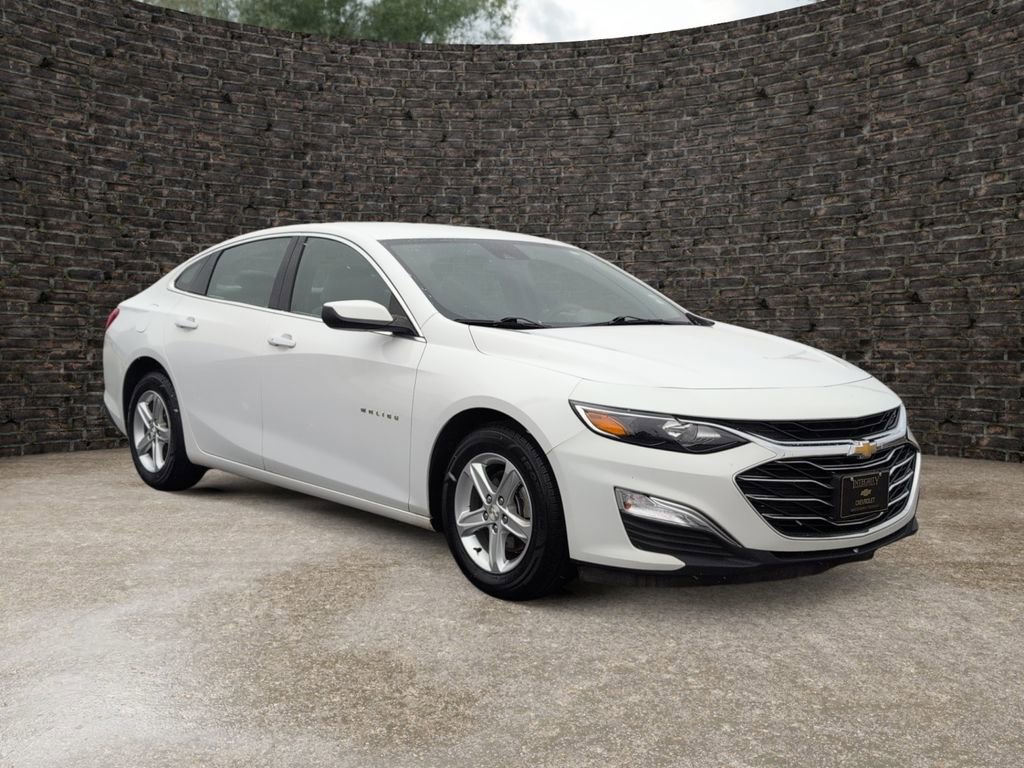 Used 2020 Chevrolet Malibu LS w/ Driver Confidence Package II image 2