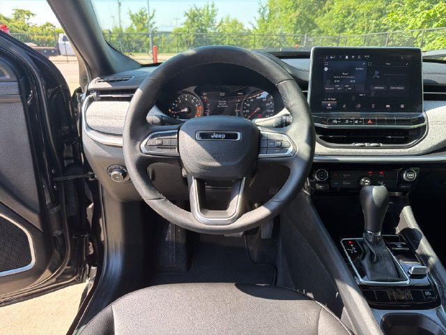 Used 2024 Jeep Compass Latitude AWD/4WD image 16