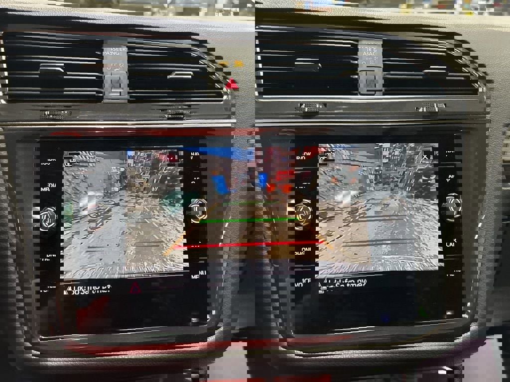 Used 2022 Volkswagen Tiguan SEL R-Line image 16