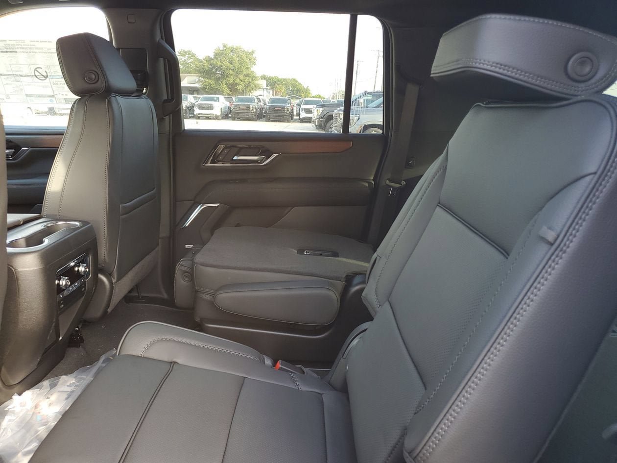 New 2026 GMC Yukon XL Denali w/ Sun & Power Step Package RWD image 11