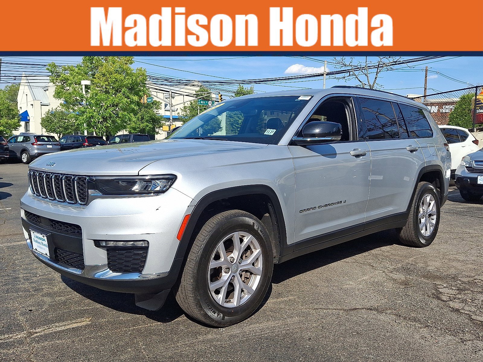 Used 2022 Jeep Grand Cherokee L Limited AWD/4WD image 1